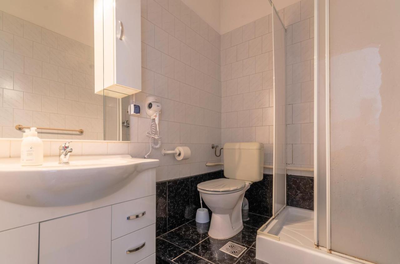 Eitans Guesthouse Budapest Esterno foto