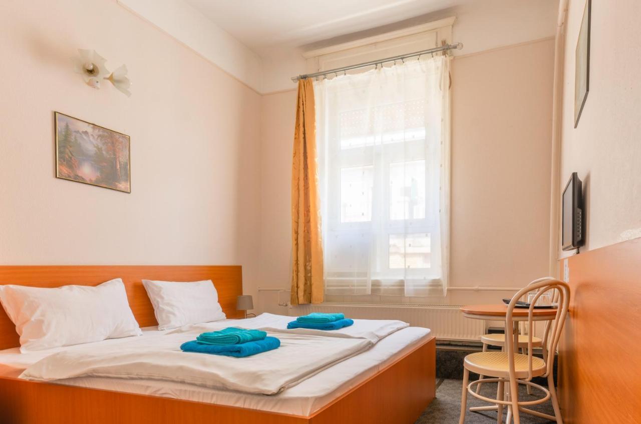 Eitans Guesthouse Budapest Esterno foto