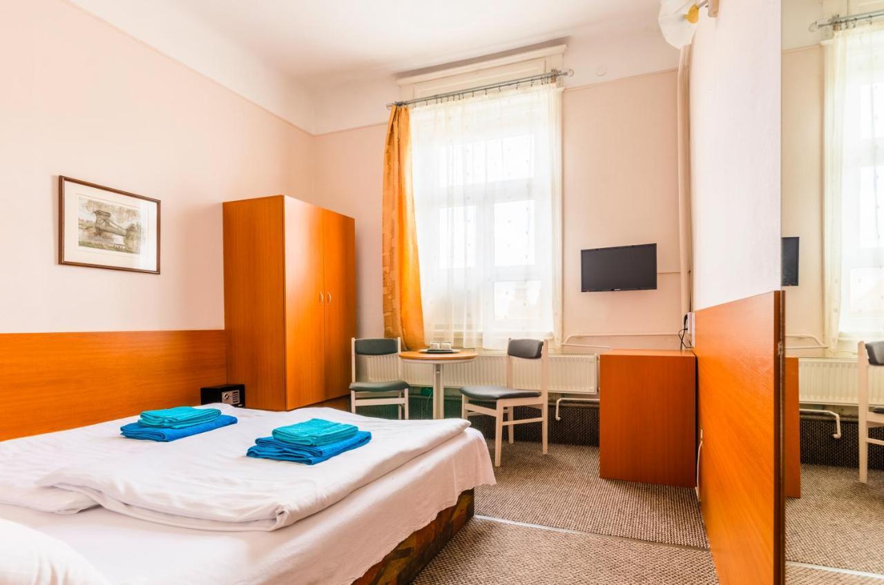 Eitans Guesthouse Budapest Esterno foto