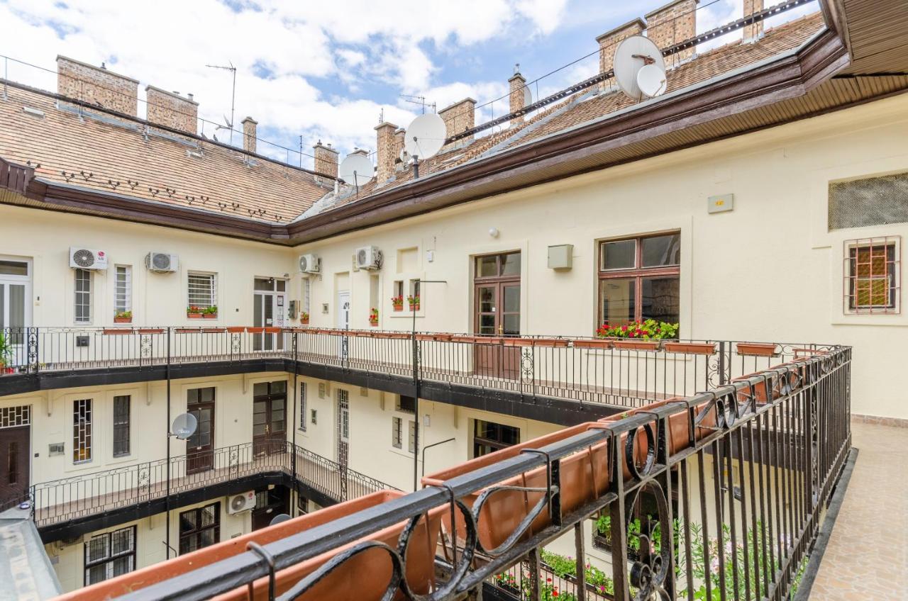 Eitans Guesthouse Budapest Esterno foto