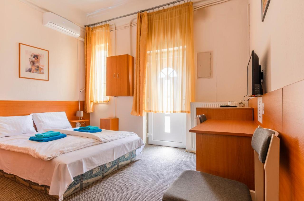 Eitans Guesthouse Budapest Esterno foto
