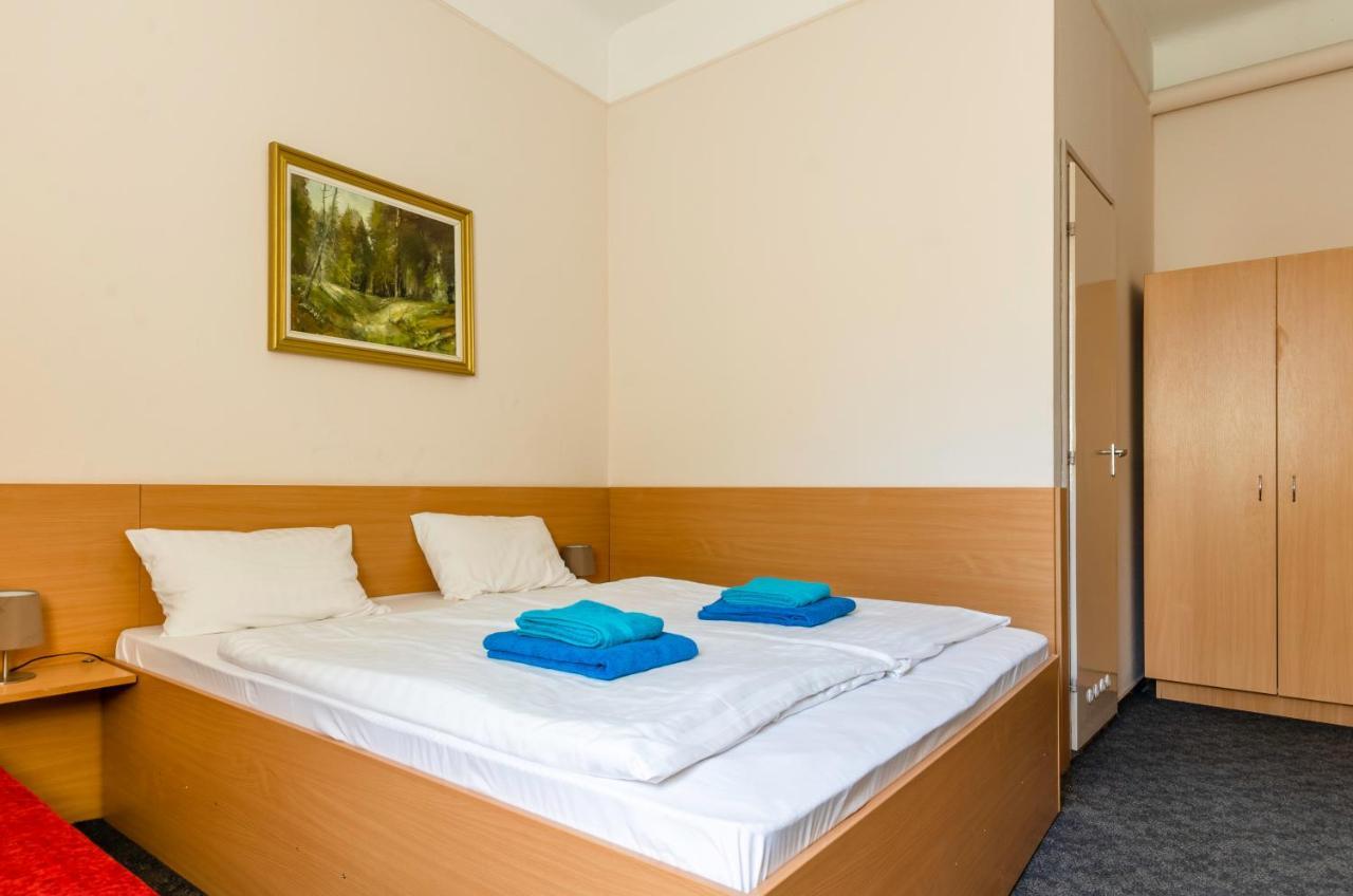 Eitans Guesthouse Budapest Esterno foto