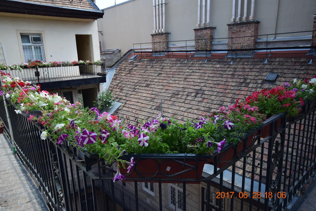 Eitans Guesthouse Budapest Esterno foto